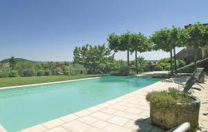 Beautiful home in Montreal with 3 Bedrooms, WiFi and Outdoor swimming pool