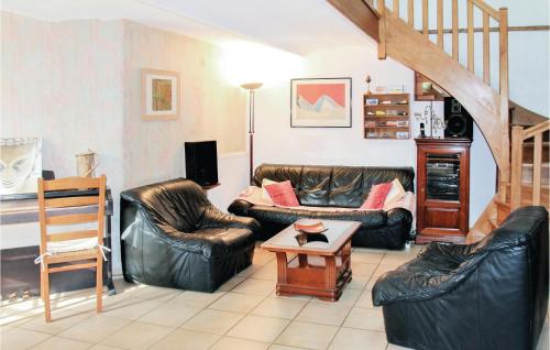 Beautiful home in Montsegur sur Lauzon with 4 Bedrooms, Private swimming pool and Outdoor swimming pool