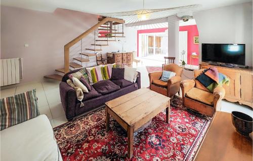Beautiful home in Narbonne with 4 Bedrooms, WiFi and Private swimming pool