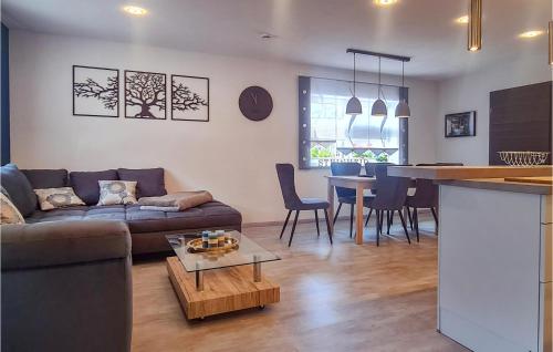Beautiful home in Neuhaus a,R, OT Steinh with WiFi and 2 Bedrooms