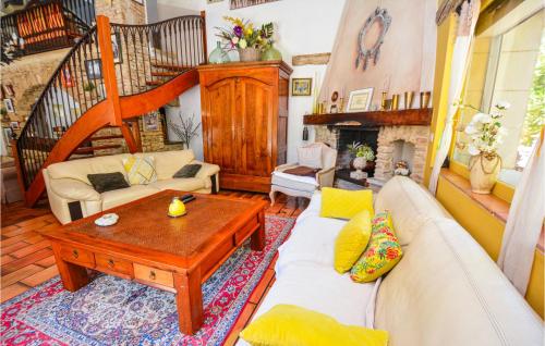 Beautiful home in Orgon with 6 Bedrooms, WiFi and Private swimming pool