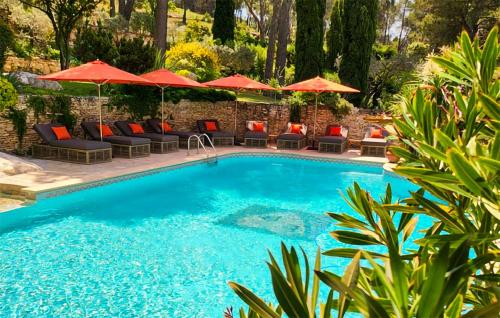 Beautiful home in Orgon with 6 Bedrooms, WiFi and Private swimming pool