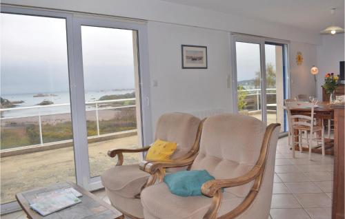 Beautiful home in Penvenan with 3 Bedrooms and Internet