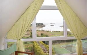 Beautiful home in Penvenan with 3 Bedrooms and Internet