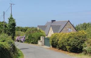Beautiful home in Penvenan with 3 Bedrooms and Internet