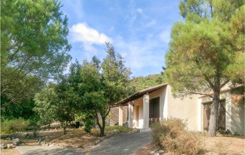 Beautiful home in Pierrerue with 3 Bedrooms, WiFi and Outdoor swimming pool