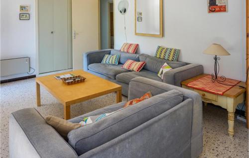 Beautiful home in Pierrerue with 3 Bedrooms, WiFi and Outdoor swimming pool