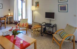 Beautiful home in Pierrerue with 3 Bedrooms, WiFi and Outdoor swimming pool