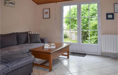 Beautiful home in Pleubian with 3 Bedrooms and WiFi