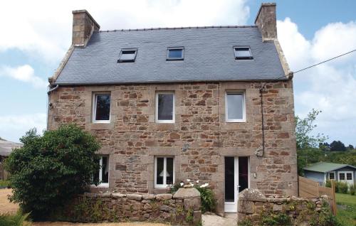 Beautiful home in Pleumeur Bodou with 3 Bedrooms and WiFi
