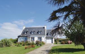 Beautiful home in Plomodiern with 3 Bedrooms and WiFi