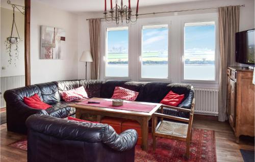 Beautiful home in Plouguiel with WiFi and 4 Bedrooms