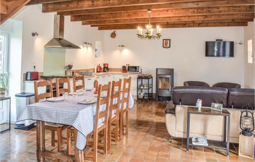 Beautiful home in Plouzec with WiFi and 3 Bedrooms