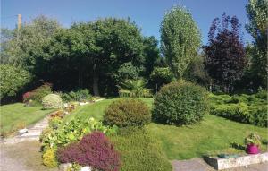 Beautiful home in Plussulien with 2 Bedrooms and WiFi