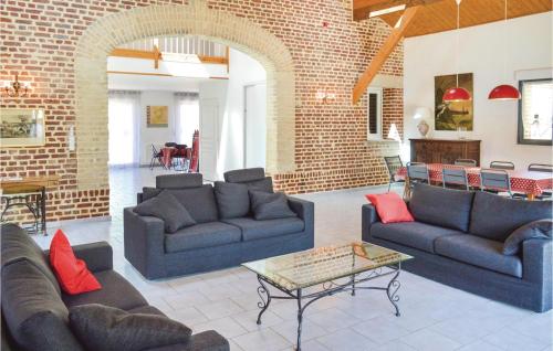 Beautiful home in Roisel with 4 Bedrooms and WiFi
