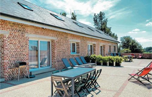 Beautiful home in Roisel with 4 Bedrooms and WiFi