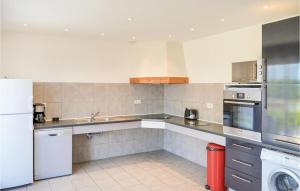 Beautiful home in Roisel with 4 Bedrooms and WiFi