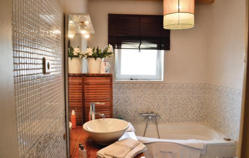 Beautiful home in Roujan with 5 Bedrooms, WiFi and Outdoor swimming pool