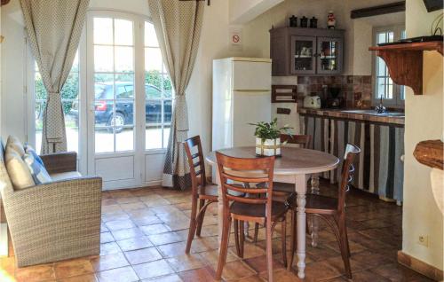 Beautiful home in Roussillon with Outdoor swimming pool, WiFi and 2 Bedrooms