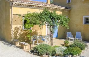 Beautiful home in Roussillon with Outdoor swimming pool, WiFi and 2 Bedrooms