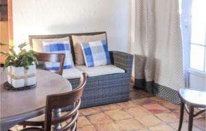 Beautiful home in Roussillon with Outdoor swimming pool, WiFi and 2 Bedrooms