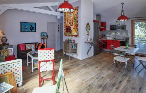 Beautiful home in Saignon with 2 Bedrooms, WiFi and Private swimming pool