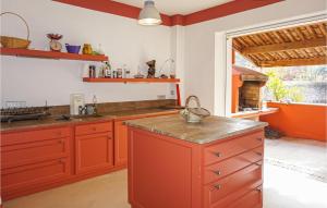 Beautiful home in Saint Chinian with 5 Bedrooms, Private swimming pool and Outdoor swimming pool