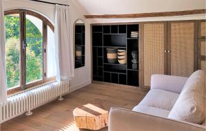 Beautiful home in Saint-Cyr-en-Arthies with WiFi and 3 Bedrooms