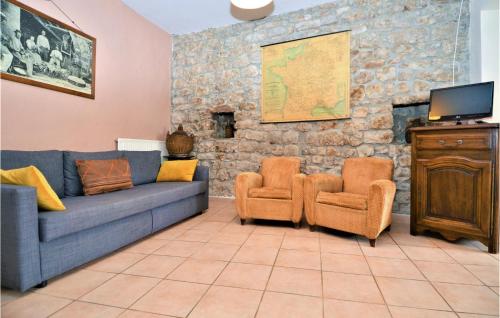 Beautiful home in Saint-Germain with Outdoor swimming pool and 2 Bedrooms