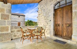 Beautiful home in Saint-Germain with Outdoor swimming pool and 2 Bedrooms