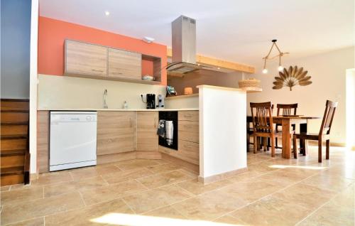 Beautiful home in Saint-Germain with Outdoor swimming pool and 3 Bedrooms
