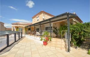 Beautiful home in Saint-Gilles with 5 Bedrooms, Swimming pool and Heated swimming pool