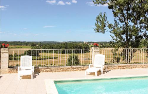 Beautiful home in Saint-Mard-de-Guron with 6 Bedrooms, Outdoor swimming pool and Heated swimming pool