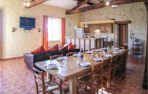 Beautiful home in Saint-Mard-de-Guron with 6 Bedrooms, Outdoor swimming pool and Heated swimming pool