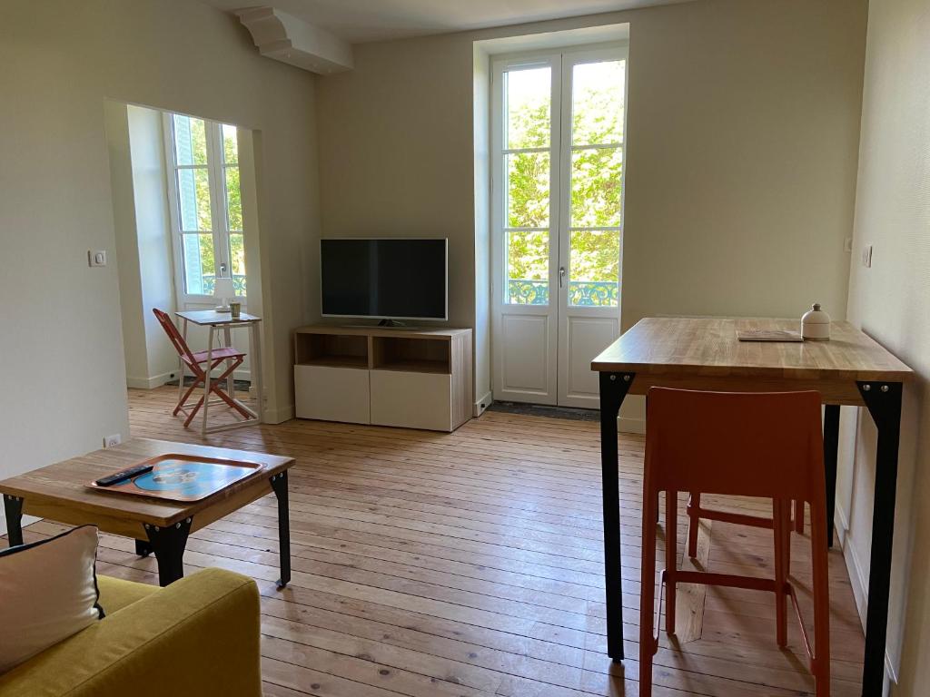 Beautiful home in Saint-Martin-de-Valama with 07310 Saint-Martin-de-Valamas