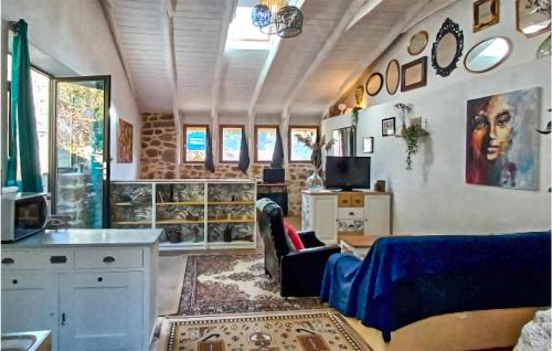 Beautiful home in Saint-Martin-de-Valama with