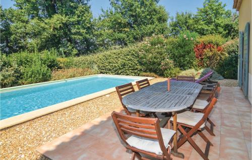 Beautiful home in Saint Remy de Provence with WiFi, Private swimming pool and Outdoor swimming pool