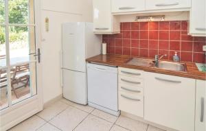 Beautiful home in Saint Remy de Provence with WiFi, Private swimming pool and Outdoor swimming pool