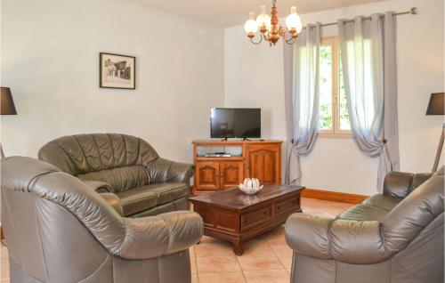 Beautiful home in Savignac-Ledrier with 4 Bedrooms, WiFi and Outdoor swimming pool
