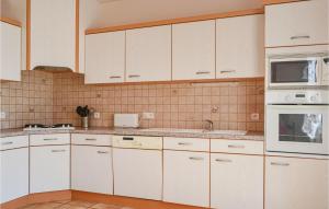 Beautiful home in Savignac-Ledrier with 4 Bedrooms, WiFi and Outdoor swimming pool