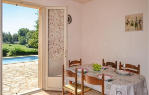 Beautiful home in Savignac-Ledrier with 4 Bedrooms, WiFi and Outdoor swimming pool