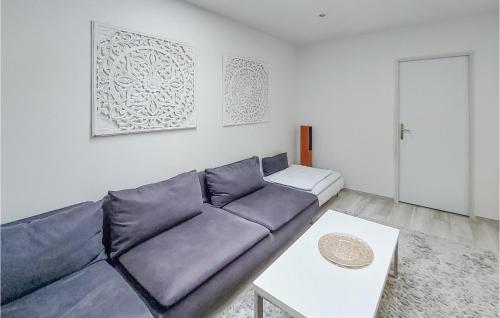 Beautiful home in St Jean de Vedas with Outdoor swimming pool, 3 Bedrooms and WiFi