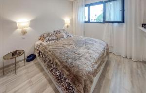 Beautiful home in St Jean de Vedas with Outdoor swimming pool, 3 Bedrooms and WiFi