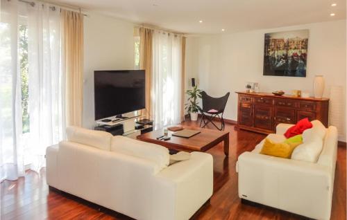 Beautiful home in Sussargues with Private swimming pool, Outdoor swimming pool and Swimming pool