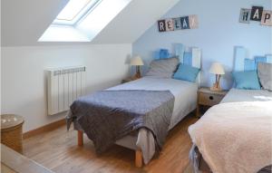 Beautiful home in Thilouze with 4 Bedrooms, WiFi and Heated swimming pool