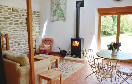 Beautiful home in Tregunc with 1 Bedrooms and WiFi