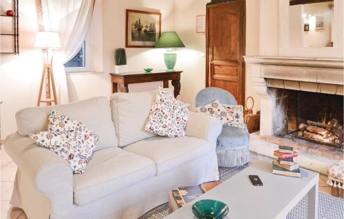 Beautiful home in Trie-Chteau with 2 Bedrooms and WiFi