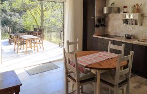 Beautiful home in Uchaux with Outdoor swimming pool, WiFi and Private swimming pool