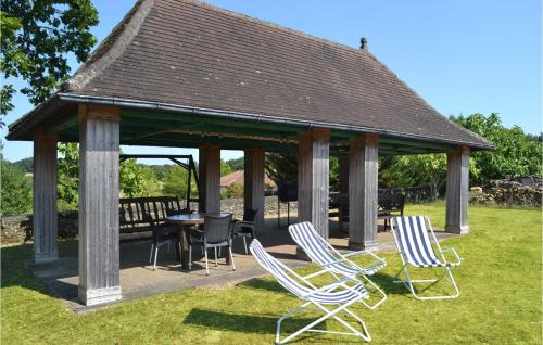 Beautiful home in Val-de-Louvre-et-Caude with 3 Bedrooms