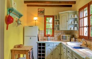 Beautiful home in Vanxains with 3 Bedrooms, Private swimming pool and Outdoor swimming pool